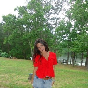 Meet your Posher, Carolina